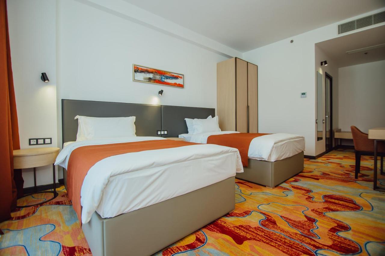 Graphic Hotel Batumi Ngoại thất bức ảnh