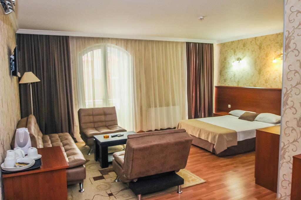 Graphic Hotel Batumi Ngoại thất bức ảnh